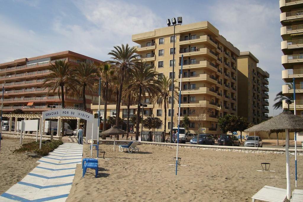 Beachfront apartment in Fuengirola NEW Extérieur photo